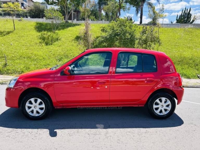 RENAULT - CLIO - 2015/2016 - Vermelha - R$ 37.900,00