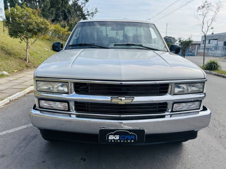 CHEVROLET - SILVERADO - 2000/2001 - Prata - R$ 109.900,00