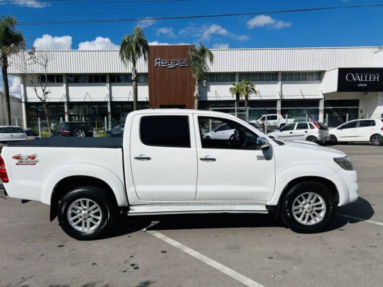 TOYOTA - HILUX - 2012/2012 - Branca - R$ 127.900,00