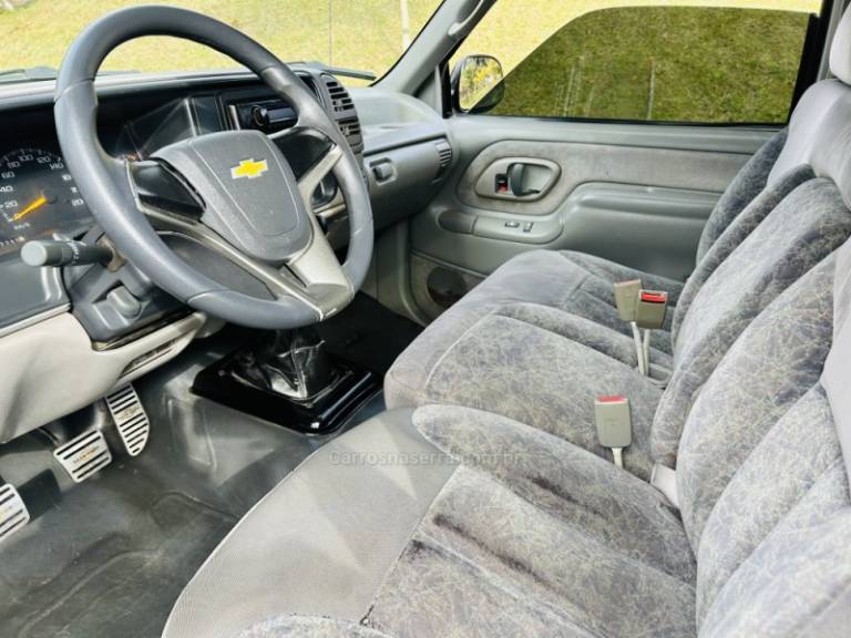 CHEVROLET - SILVERADO - 2000/2001 - Prata - R$ 109.900,00