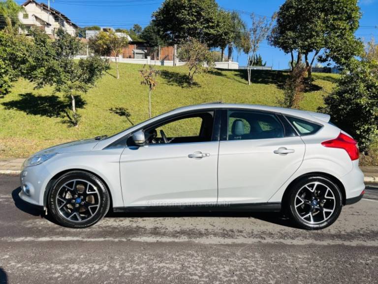 FORD - FOCUS - 2013/2014 - Prata - R$ 55.900,00