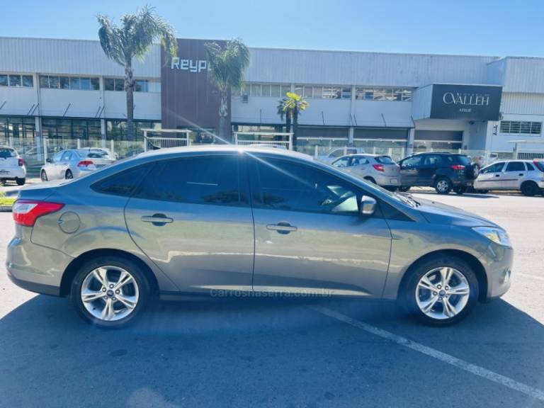 FORD - FOCUS - 2015/2015 - Cinza - R$ 55.900,00