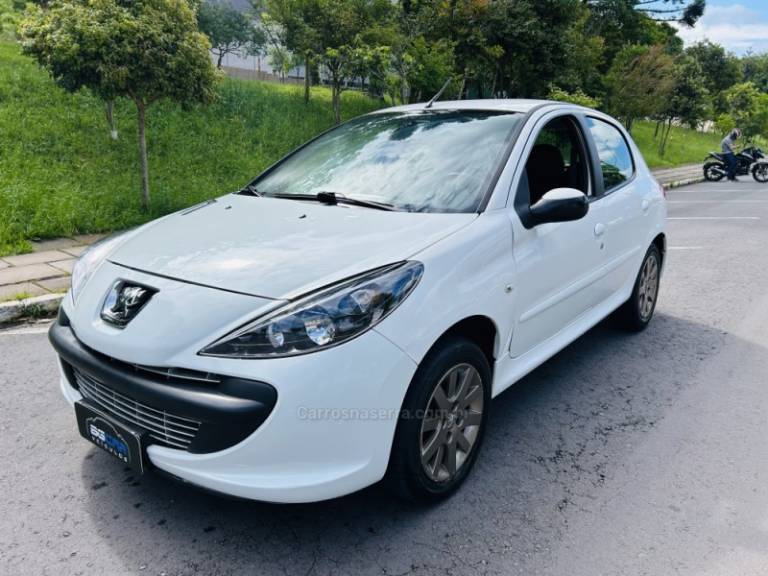 PEUGEOT - 207 - 2010/2011 - Prata - R$ 28.900,00