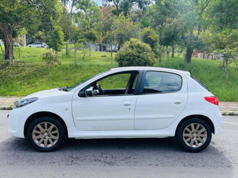 PEUGEOT - 207 - 2010/2011 - Prata - R$ 28.900,00