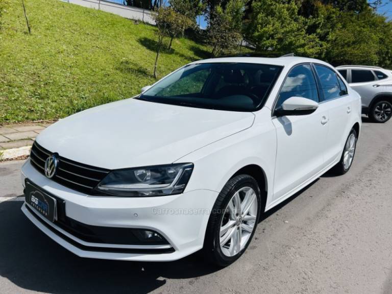 VOLKSWAGEN - JETTA - 2017/2017 - Branca - R$ 102.900,00