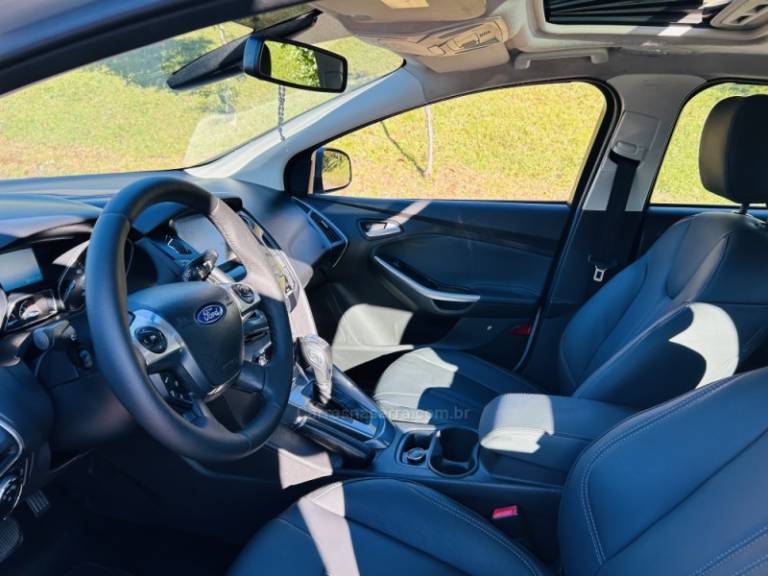 FORD - FOCUS - 2013/2014 - Prata - R$ 55.900,00