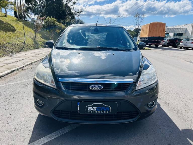 FORD - FOCUS - 2012/2013 - Cinza - R$ 46.900,00