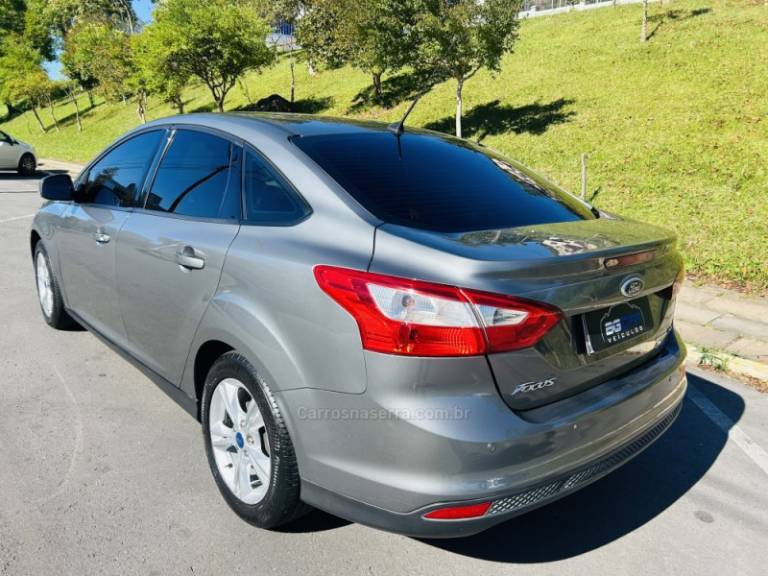 FORD - FOCUS - 2015/2015 - Cinza - R$ 55.900,00
