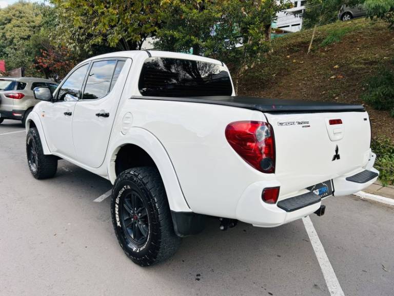 MITSUBISHI - L200 TRITON - 2010/2010 - Branca - R$ 104.900,00