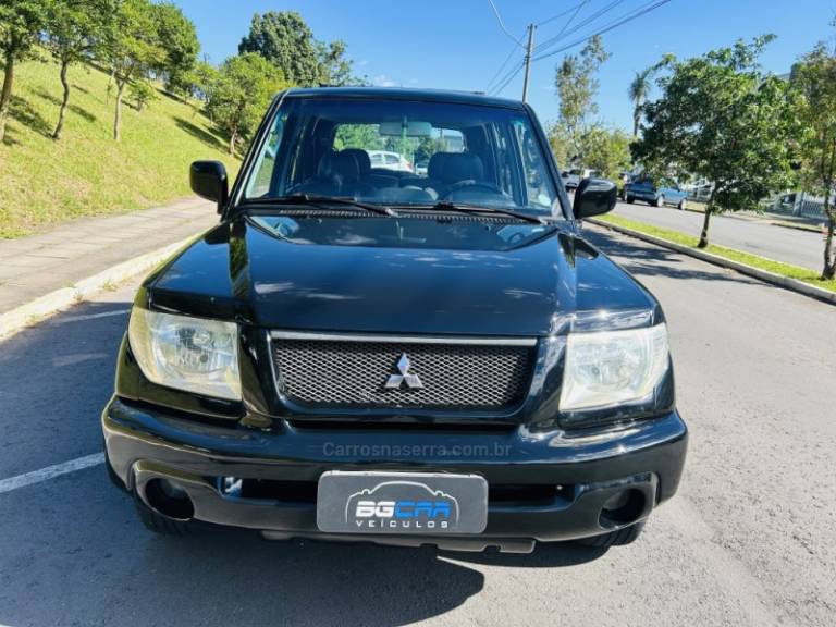 MITSUBISHI - PAJERO TR4 - 2003/2004 - Preta - R$ 42.900,00