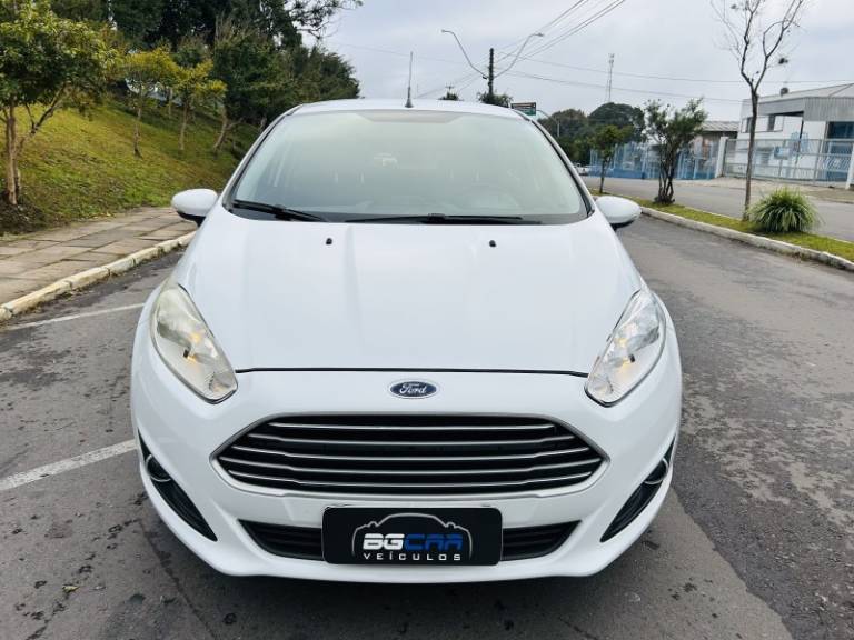 FORD - FIESTA - 2013/2014 - Branca - R$ 45.900,00