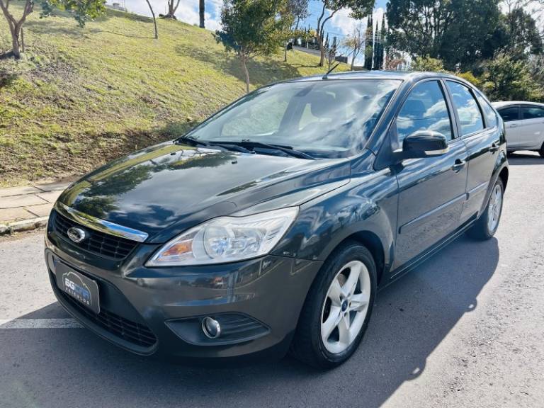 FORD - FOCUS - 2012/2013 - Cinza - R$ 46.900,00