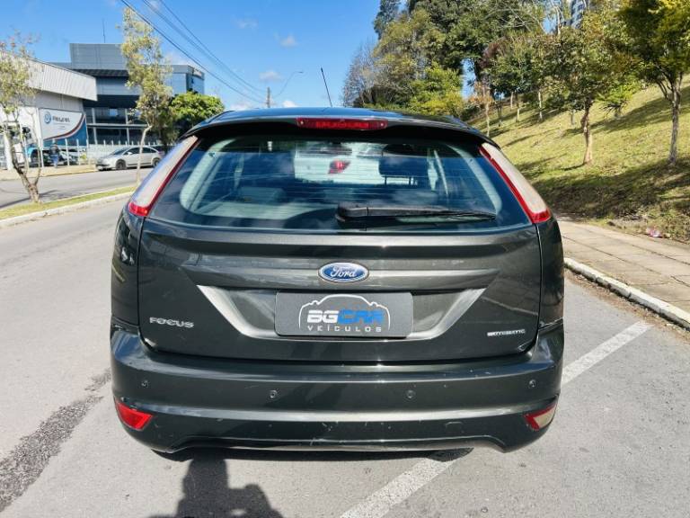 FORD - FOCUS - 2012/2013 - Cinza - R$ 46.900,00