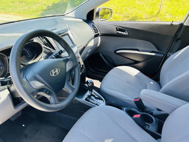 HYUNDAI - HB20S - 2014/2015 - Branca - R$ 59.900,00
