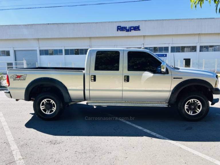 FORD - F-250 - 2006/2007 - Prata - R$ 159.900,00