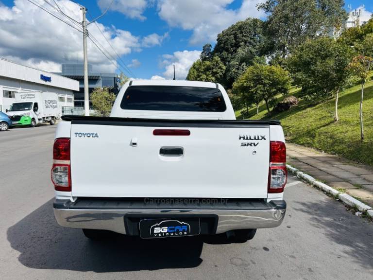 TOYOTA - HILUX - 2012/2012 - Branca - R$ 127.900,00