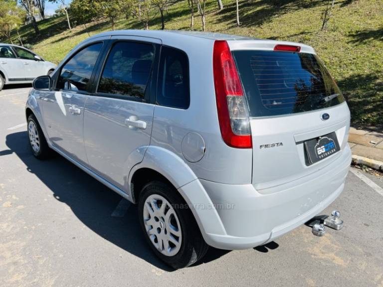 FORD - FIESTA - 2014/2014 - Prata - R$ 39.900,00
