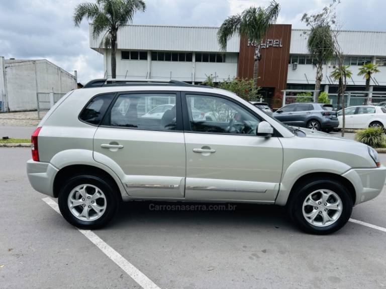 HYUNDAI - TUCSON - 2011/2012 - Prata - R$ 47.900,00