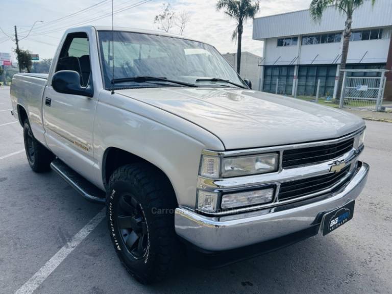 CHEVROLET - SILVERADO - 2000/2001 - Prata - R$ 109.900,00
