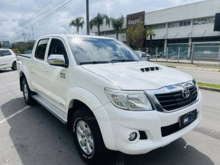 TOYOTA - HILUX - 2014/2014 - Branca - R$ 149.900,00