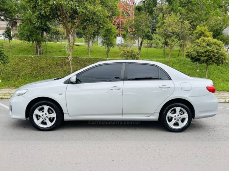 TOYOTA - COROLLA - 2012/2012 - Prata - R$ 68.900,00