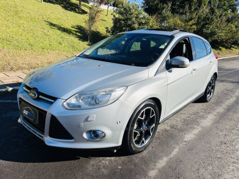 FORD - FOCUS - 2013/2014 - Prata - R$ 59.900,00