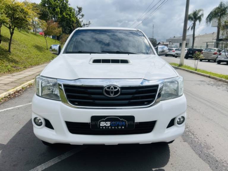 TOYOTA - HILUX - 2014/2014 - Branca - R$ 149.900,00