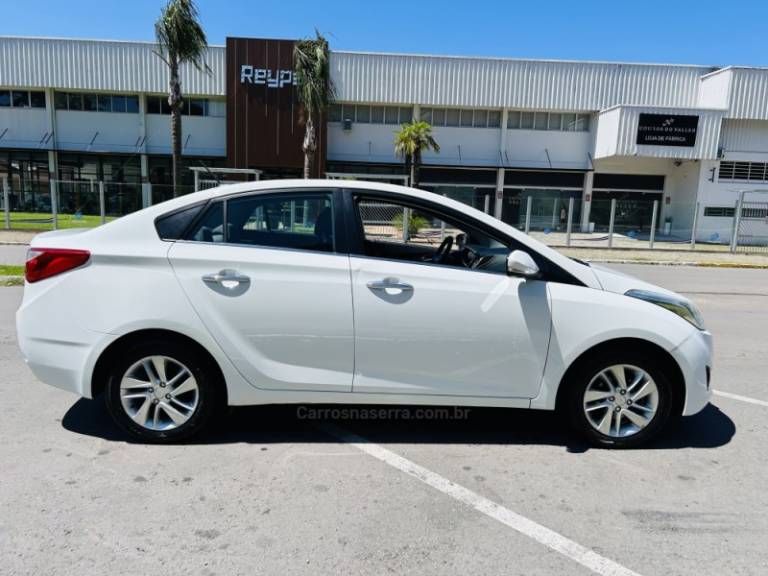 HYUNDAI - HB20S - 2014/2015 - Branca - R$ 59.900,00