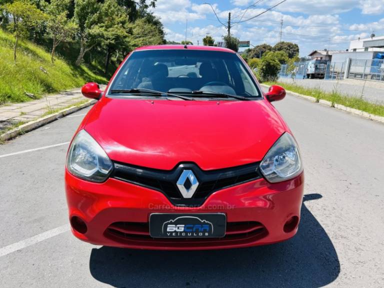 RENAULT - CLIO - 2015/2016 - Vermelha - R$ 37.900,00