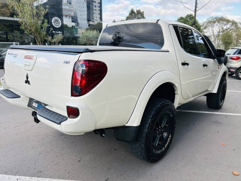 MITSUBISHI - L200 TRITON - 2010/2010 - Branca - R$ 104.900,00