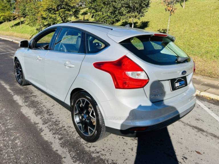 FORD - FOCUS - 2013/2014 - Prata - R$ 55.900,00