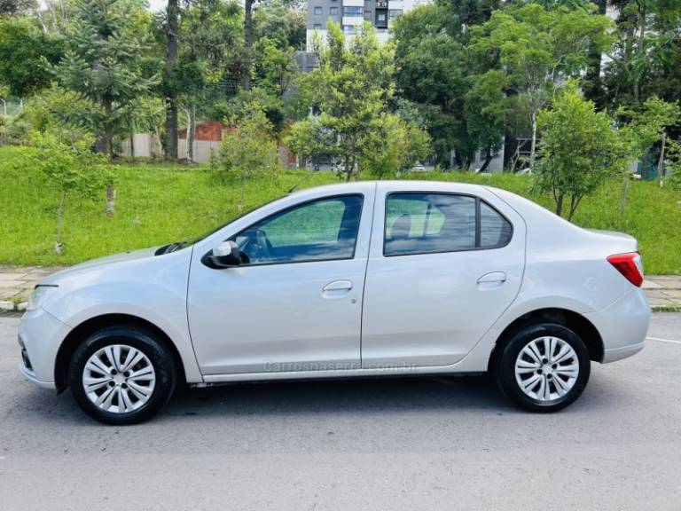 RENAULT - LOGAN - 2019/2020 - Prata - R$ 46.900,00