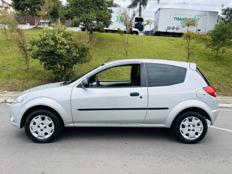 FORD - KA - 2008/2009 - Preta - R$ 23.900,00