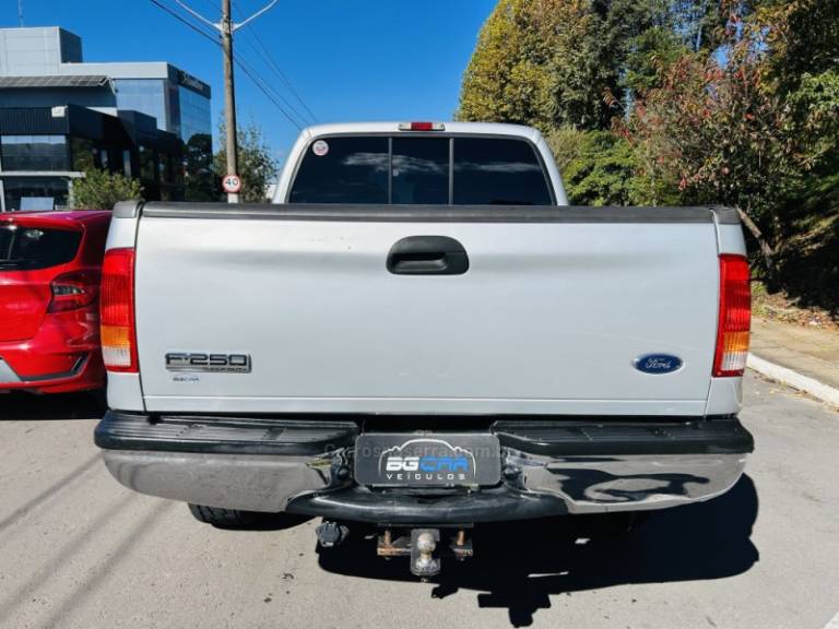 FORD - F-250 - 2006/2007 - Prata - R$ 159.900,00