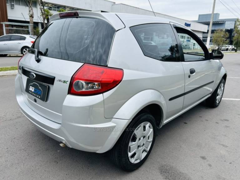 FORD - KA - 2008/2009 - Preta - R$ 23.900,00