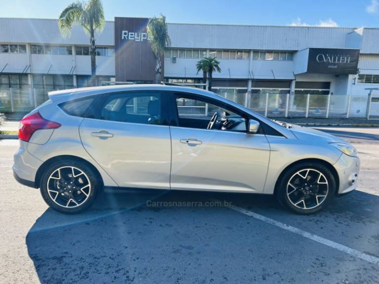 FORD - FOCUS - 2013/2014 - Prata - R$ 55.900,00