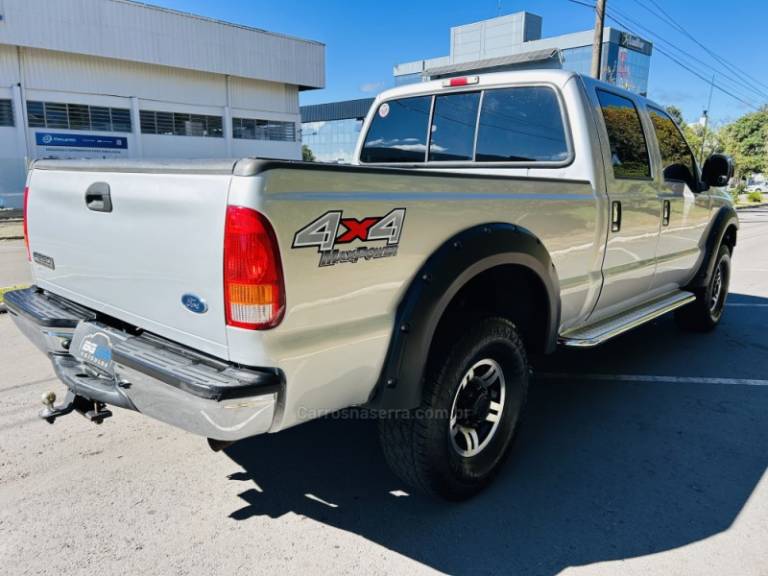 FORD - F-250 - 2006/2007 - Prata - R$ 159.900,00