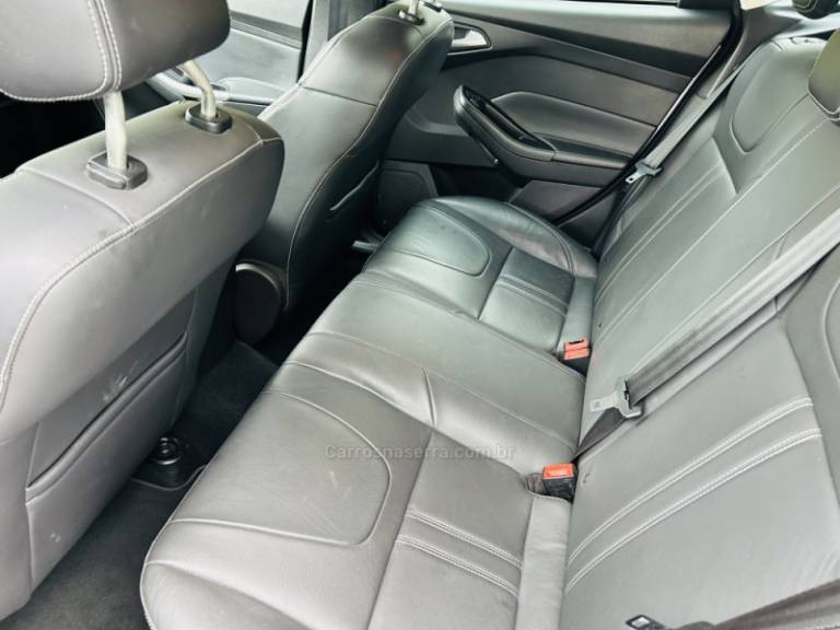 FORD - FOCUS - 2014/2015 - Prata - R$ 59.900,00