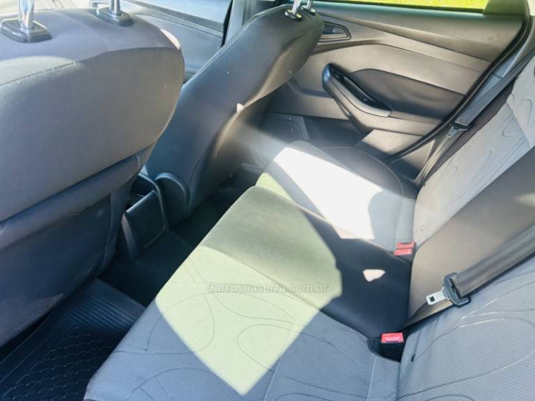 FORD - FOCUS - 2015/2015 - Cinza - R$ 55.900,00