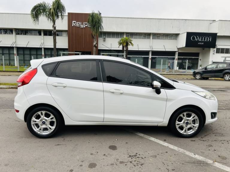 FORD - FIESTA - 2013/2014 - Branca - R$ 45.900,00