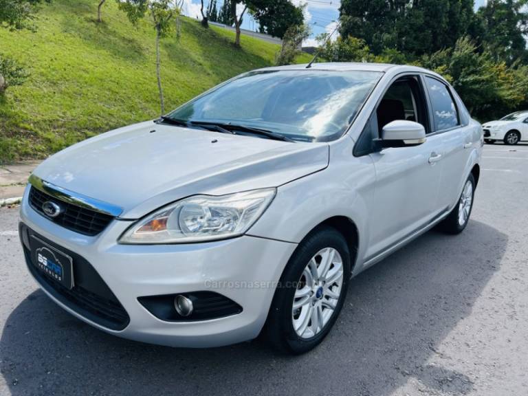 FORD - FOCUS - 2011/2012 - Prata - R$ 42.900,00