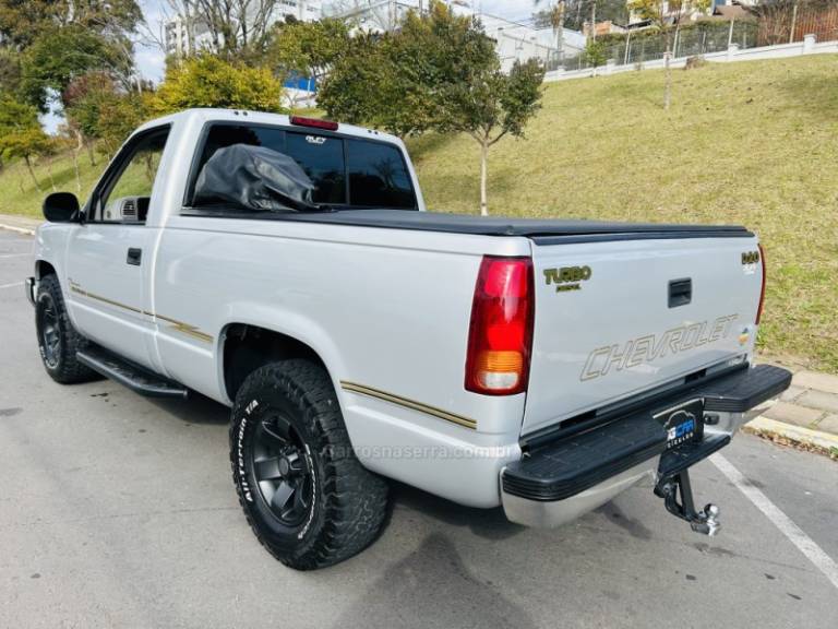 CHEVROLET - SILVERADO - 2000/2001 - Prata - R$ 109.900,00