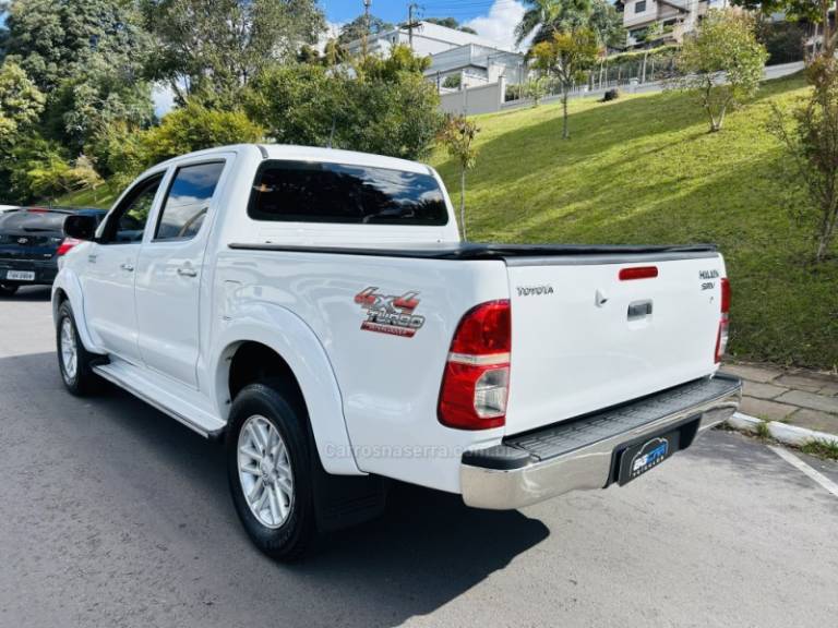 TOYOTA - HILUX - 2012/2012 - Branca - R$ 127.900,00