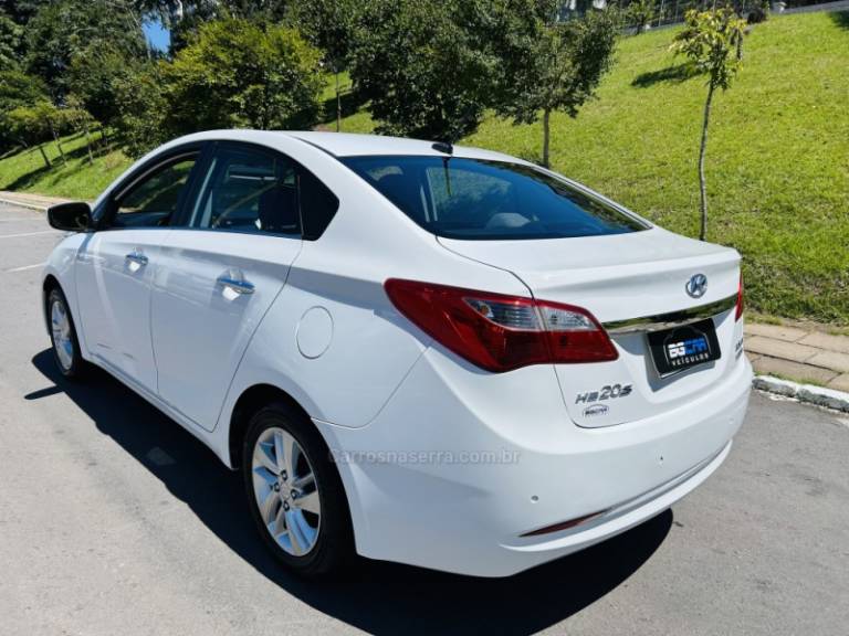 HYUNDAI - HB20S - 2014/2015 - Branca - R$ 59.900,00