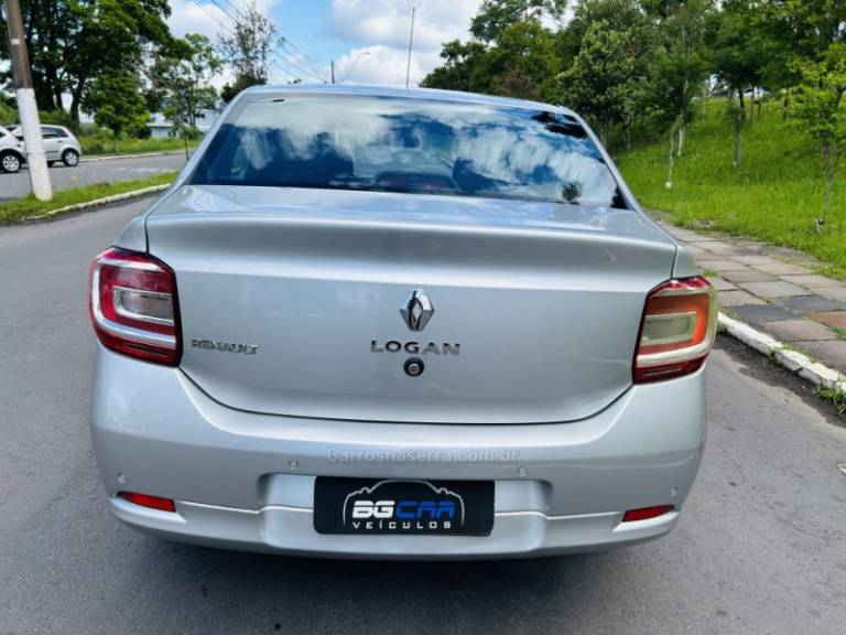 RENAULT - LOGAN - 2019/2020 - Prata - R$ 46.900,00