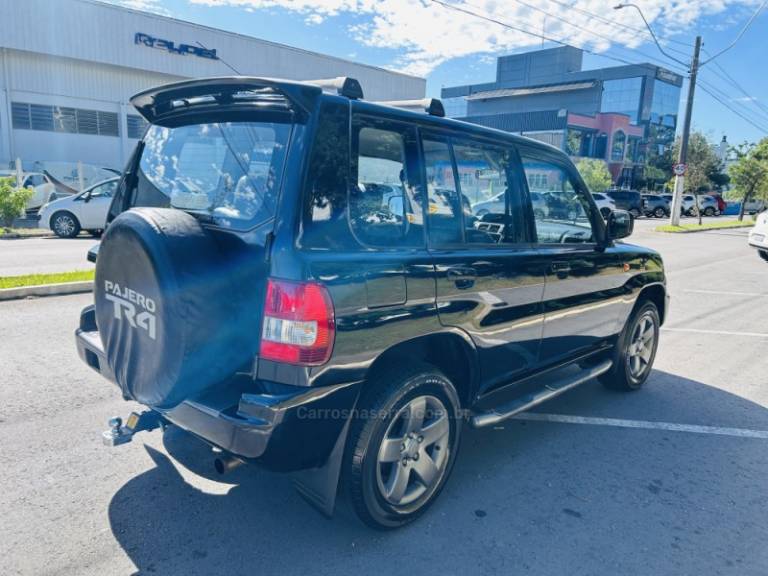 MITSUBISHI - PAJERO TR4 - 2003/2004 - Preta - R$ 42.900,00
