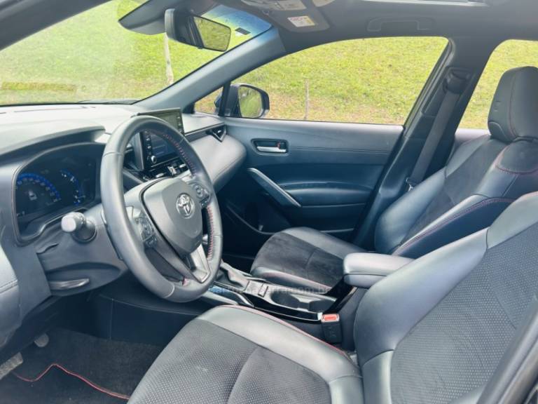 TOYOTA - COROLLA - 2022/2023 - Preta - R$ 159.900,00