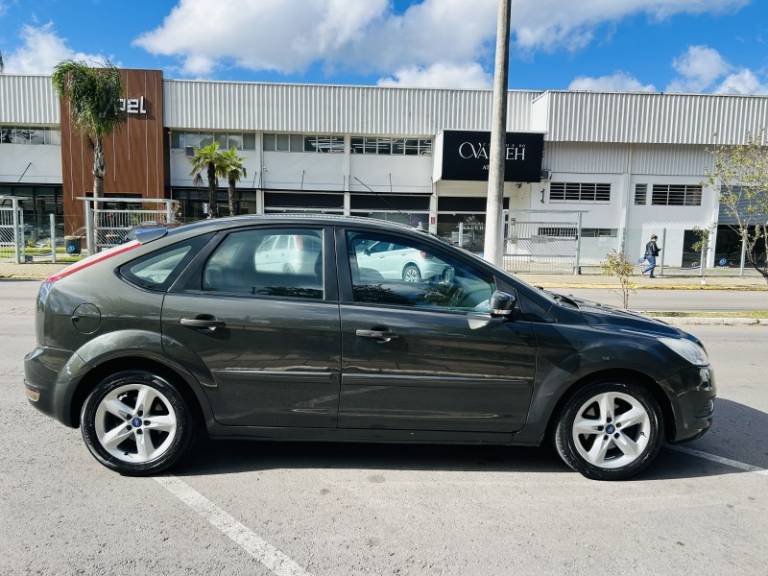 FORD - FOCUS - 2012/2013 - Cinza - R$ 46.900,00