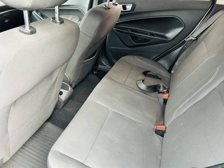 FORD - FIESTA - 2013/2014 - Branca - R$ 45.900,00