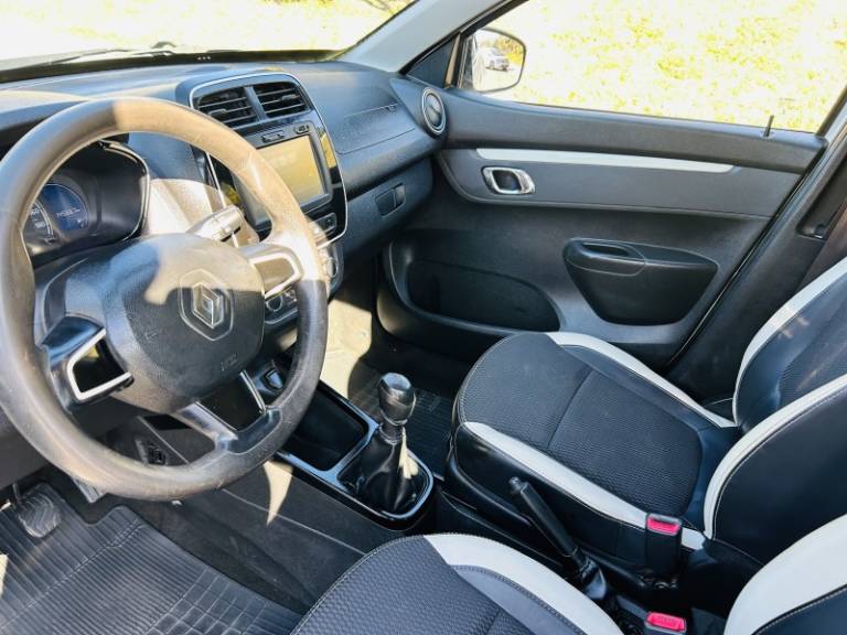 RENAULT - KWID - 2018/2018 - Branca - R$ 42.900,00